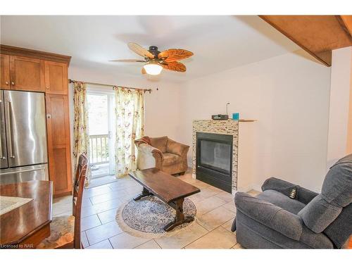 5701 Lowell Avenue, Niagara Falls, ON - Indoor Photo Showing Living Room With Fireplace