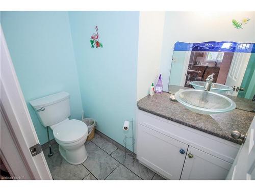 5701 Lowell Avenue, Niagara Falls, ON - Indoor Photo Showing Bathroom