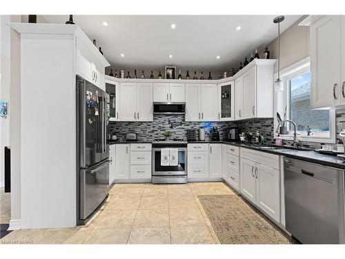 7265 Optimist Lane Lane, Niagara Falls, ON - Indoor Photo Showing Kitchen With Upgraded Kitchen