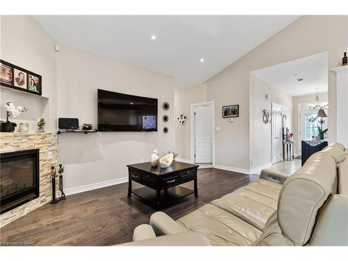 7265 Optimist Lane Lane, Niagara Falls, ON - Indoor Photo Showing Living Room With Fireplace