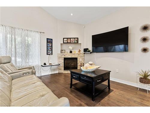 7265 Optimist Lane Lane, Niagara Falls, ON - Indoor Photo Showing Living Room With Fireplace