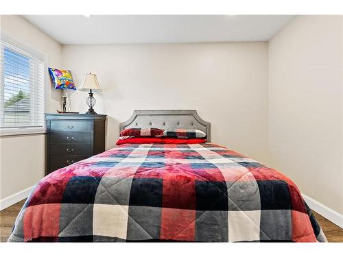 7265 Optimist Lane Lane, Niagara Falls, ON - Indoor Photo Showing Bedroom