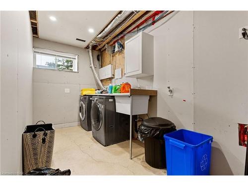 7265 Optimist Lane Lane, Niagara Falls, ON - Indoor Photo Showing Laundry Room