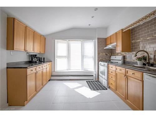 16 Dexter Street, St. Catharines, ON - Indoor Photo Showing Kitchen