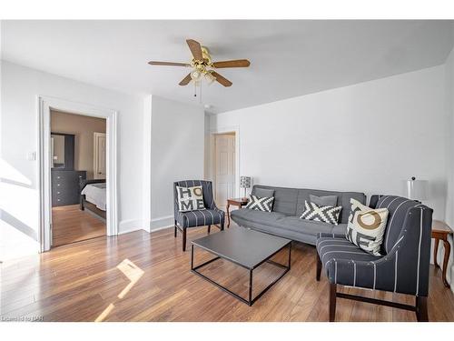 16 Dexter Street, St. Catharines, ON - Indoor Photo Showing Living Room