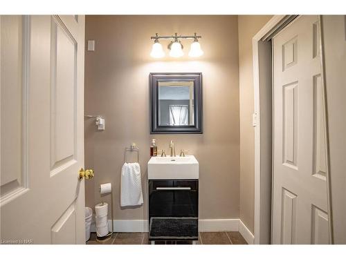 16 Dexter Street, St. Catharines, ON - Indoor Photo Showing Bathroom