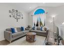 7020 St Michael Avenue, Niagara Falls, ON  - Indoor Photo Showing Living Room 