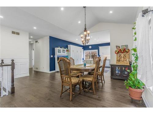 7020 St Michael Avenue, Niagara Falls, ON - Indoor Photo Showing Dining Room