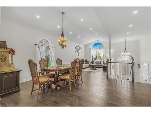 7020 St Michael Avenue, Niagara Falls, ON - Indoor Photo Showing Dining Room