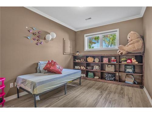 7020 St Michael Avenue, Niagara Falls, ON - Indoor Photo Showing Bedroom