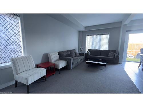 6777 (Aka 6755) Cropp Street, Niagara Falls, ON - Indoor Photo Showing Living Room