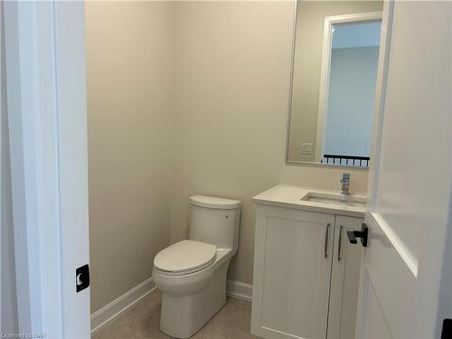 27 Maple Leaf Avenue S, Ridgeway, ON - Indoor Photo Showing Bathroom