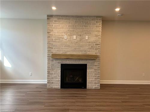 27 Maple Leaf Avenue S, Ridgeway, ON - Indoor Photo Showing Living Room With Fireplace