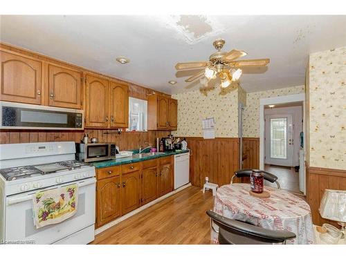 5292 Bridge Street, Niagara Falls, ON - Indoor Photo Showing Kitchen