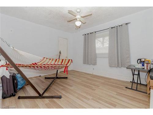 5292 Bridge Street, Niagara Falls, ON - Indoor Photo Showing Other Room