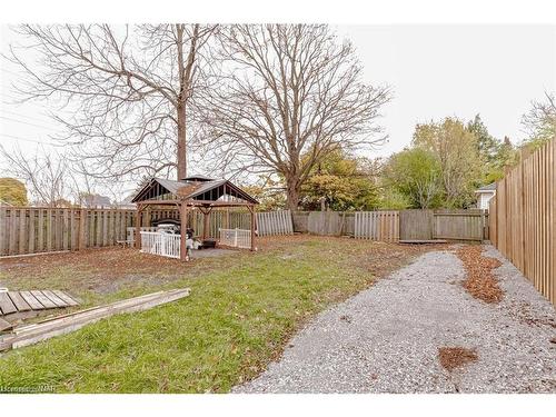 5292 Bridge Street, Niagara Falls, ON - Outdoor With Backyard