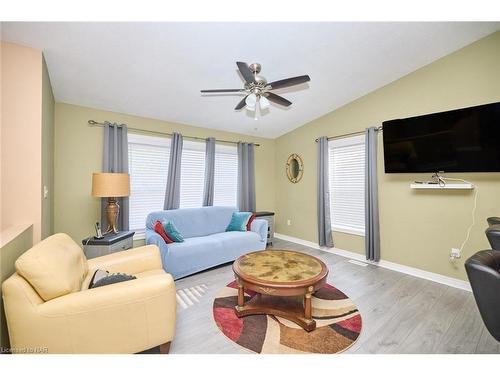 3001 Young Avenue, Ridgeway, ON - Indoor Photo Showing Living Room