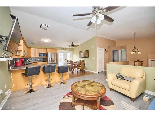 3001 Young Avenue, Ridgeway, ON - Indoor Photo Showing Living Room