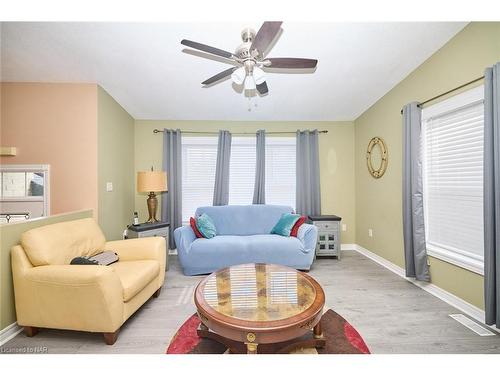 3001 Young Avenue, Ridgeway, ON - Indoor Photo Showing Living Room