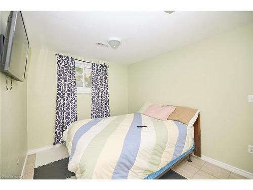 3001 Young Avenue, Ridgeway, ON - Indoor Photo Showing Bedroom