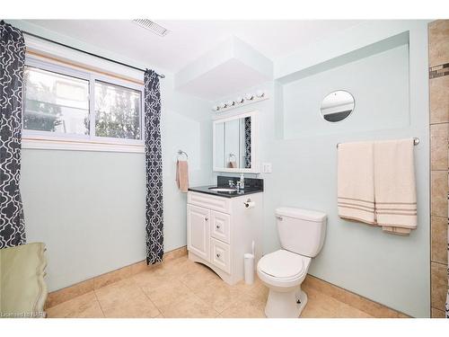 3001 Young Avenue, Ridgeway, ON - Indoor Photo Showing Bathroom