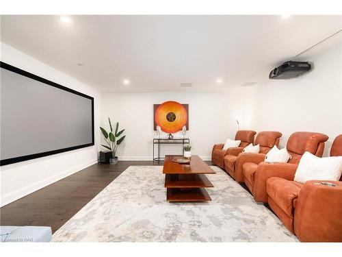 102-10 Dalhousie Avenue, St. Catharines, ON - Indoor Photo Showing Living Room