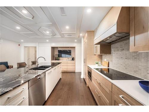 102-10 Dalhousie Avenue, St. Catharines, ON - Indoor Photo Showing Kitchen With Double Sink With Upgraded Kitchen