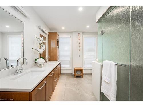 102-10 Dalhousie Avenue, St. Catharines, ON - Indoor Photo Showing Bathroom