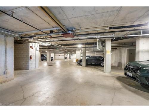 102-10 Dalhousie Avenue, St. Catharines, ON - Indoor Photo Showing Garage