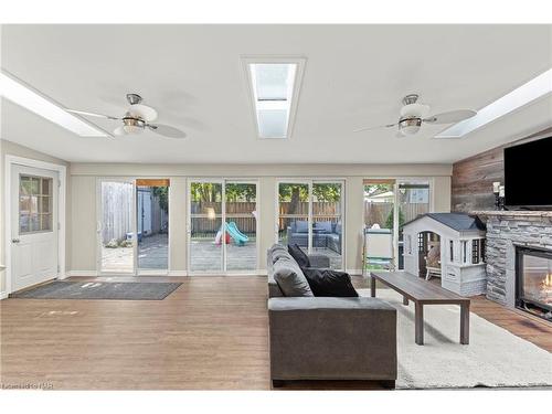 69 Wellington Street N, Thorold, ON - Indoor Photo Showing Living Room With Fireplace