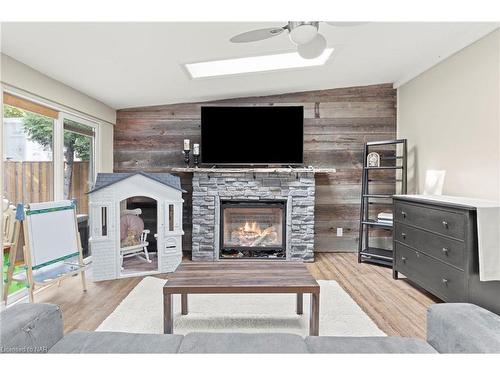 69 Wellington Street N, Thorold, ON - Indoor Photo Showing Living Room With Fireplace