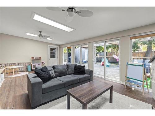 69 Wellington Street N, Thorold, ON - Indoor Photo Showing Living Room