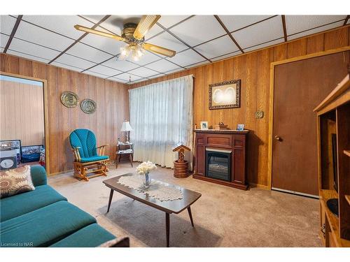 4298 Sixth Avenue, Niagara Falls, ON - Indoor Photo Showing Living Room With Fireplace