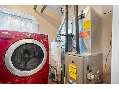 4298 Sixth Avenue, Niagara Falls, ON - Indoor Photo Showing Laundry Room