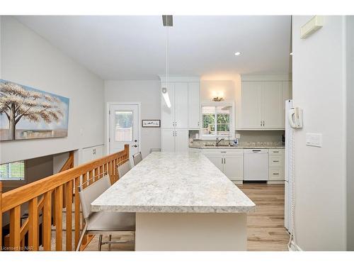 13 Timber Lane, St. Catharines, ON - Indoor Photo Showing Kitchen