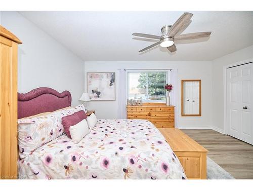 13 Timber Lane, St. Catharines, ON - Indoor Photo Showing Bedroom