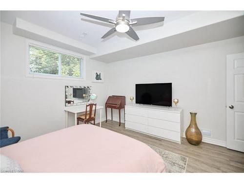 13 Timber Lane, St. Catharines, ON - Indoor Photo Showing Bedroom