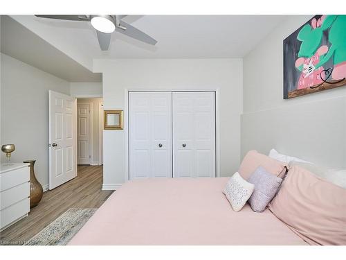 13 Timber Lane, St. Catharines, ON - Indoor Photo Showing Bedroom