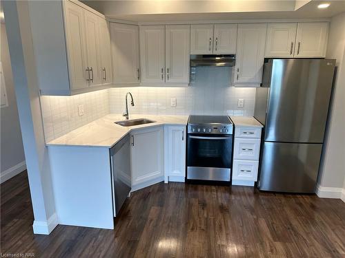 710-5698 Main Street, Niagara Falls, ON - Indoor Photo Showing Kitchen With Stainless Steel Kitchen With Upgraded Kitchen