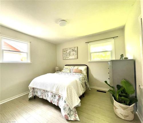 92 Jacobson Avenue, St. Catharines, ON - Indoor Photo Showing Bedroom