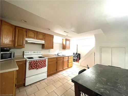 92 Jacobson Avenue, St. Catharines, ON - Indoor Photo Showing Kitchen With Double Sink