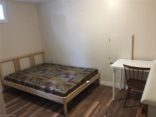 92 Jacobson Avenue, St. Catharines, ON - Indoor Photo Showing Bedroom