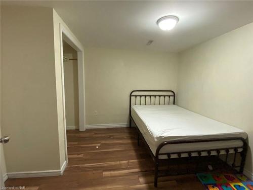 92 Jacobson Avenue, St. Catharines, ON - Indoor Photo Showing Bedroom