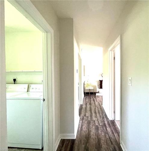 92 Jacobson Avenue, St. Catharines, ON - Indoor Photo Showing Laundry Room