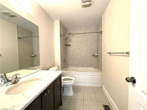 7729 Hackberry Trail, Niagara Falls, ON - Indoor Photo Showing Bathroom