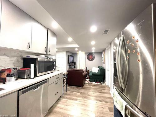 7729 Hackberry Trail, Niagara Falls, ON - Indoor Photo Showing Kitchen