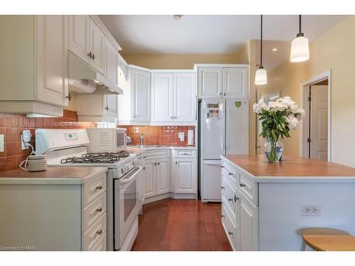 9-450 Nassau Street, Niagara-On-The-Lake, ON - Indoor Photo Showing Kitchen