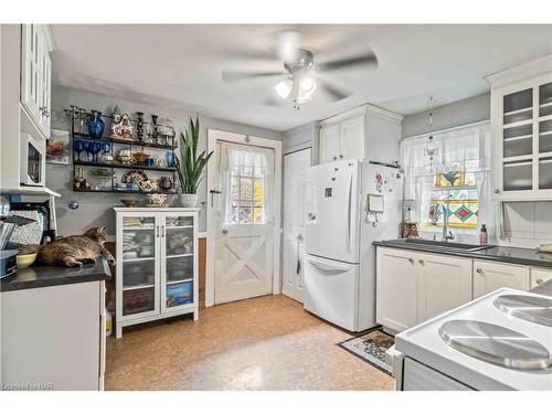 4670 Huron Street, Niagara Falls, ON - Indoor Photo Showing Kitchen