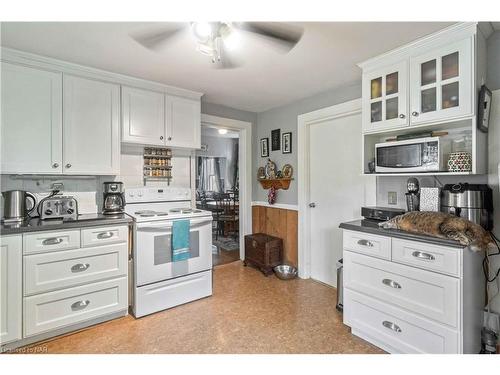 4670 Huron Street, Niagara Falls, ON - Indoor Photo Showing Kitchen