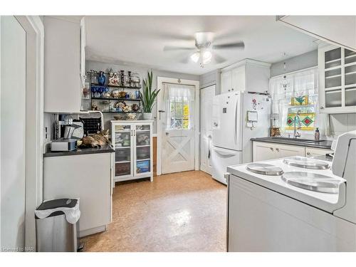 4670 Huron Street, Niagara Falls, ON - Indoor Photo Showing Kitchen